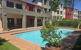Stylish Bachelor Pad In The Heart Of Fourways
